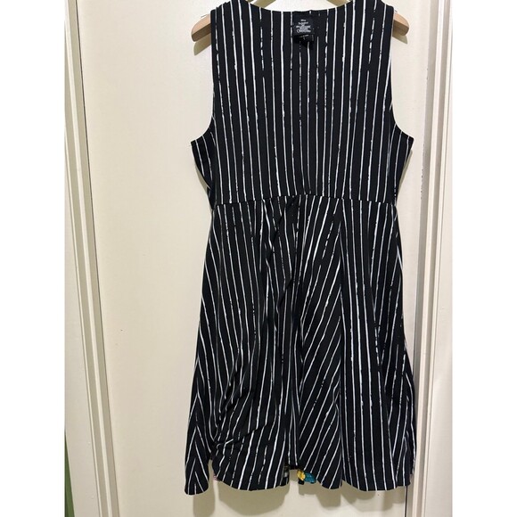 TORRID NIGHTMARE BEFORE CHRISTMAS REVERSIBLE MINI SKATER DRESS 1x - Picture 5 of 5